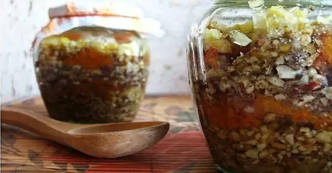 תערובת אגוזים עם דבש לעוצמה